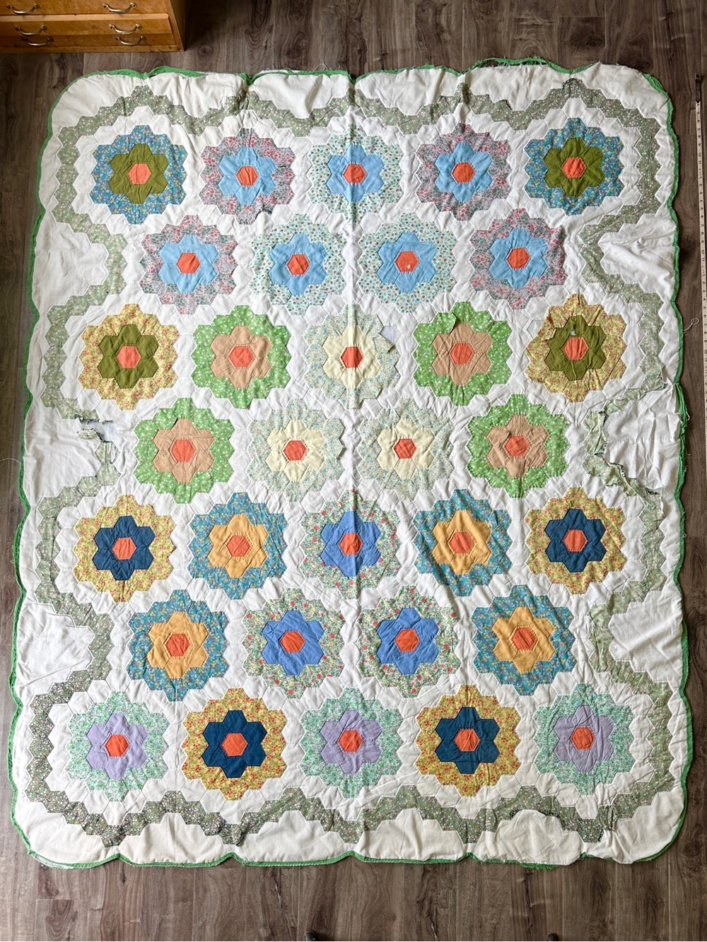 Vintage 70s Grandmother's Flower Garden Patchwork Cutter Quilt Handmade Retro